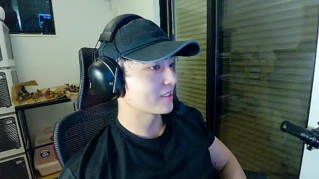Snapshot of Tkcqcc chatting on 05.12.26 Tkcqcc online show from 05.12.26