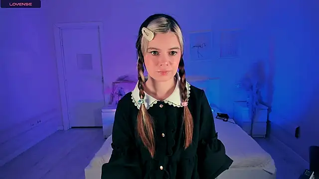 Snapshot of Lil_Amelie chatting on 09.14.25 Lil Amelie online show from 09.14.25