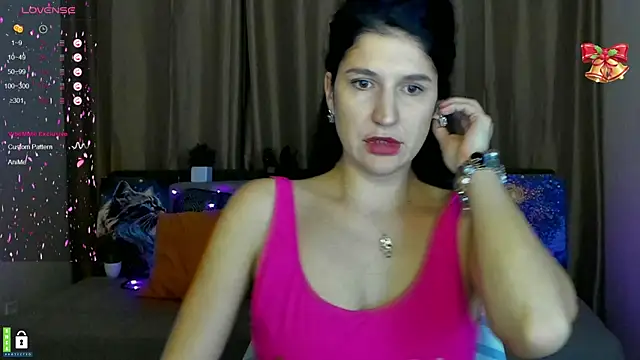 Snapshot of Alianna_Solo_Kisses chatting on 02.06.25 Alianna Solo Kisses online show from 02.06.25