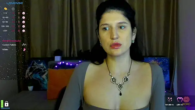 Snapshot of Alianna_Solo_Kisses chatting on 02.10.25 Alianna Solo Kisses online show from 02.10.25