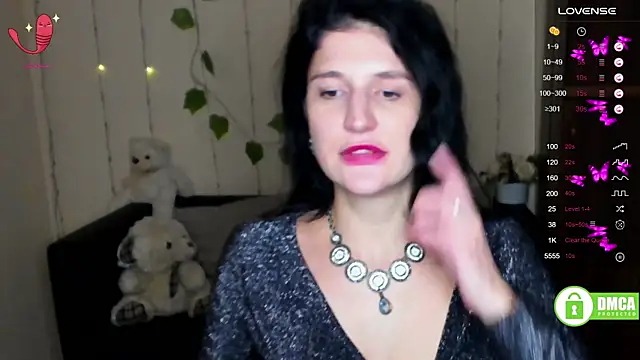 Snapshot of Alianna_Solo_Kisses chatting on 02.12.25 Alianna Solo Kisses online show from 02.12.25