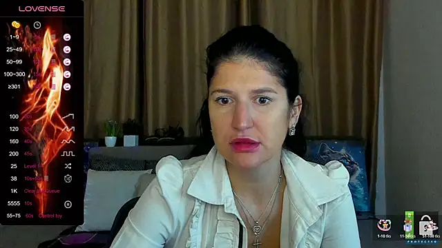 Snapshot of Alianna_Solo_Kisses chatting on 10.23.25 Alianna Solo Kisses online show from 10.23.25