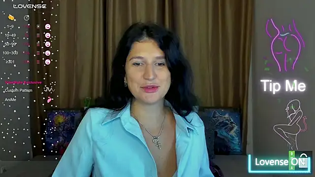 Snapshot of Alianna_Solo_Kisses chatting on 10.29.25 Alianna Solo Kisses online show from 10.29.25