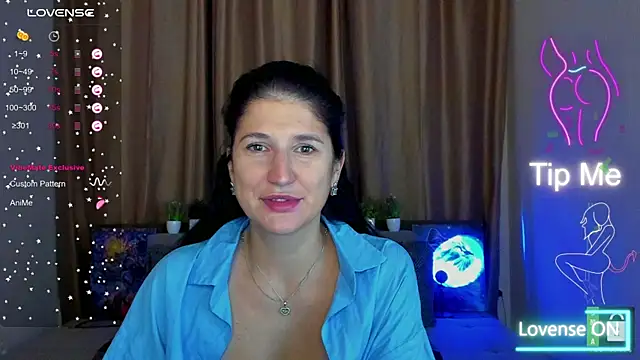 Snapshot of Alianna_Solo_Kisses chatting on 10.31.25 Alianna Solo Kisses online show from 10.31.25