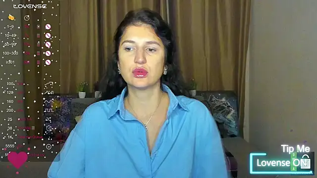 Snapshot of Alianna_Solo_Kisses chatting on 11.21.25 Alianna Solo Kisses online show from 11.21.25