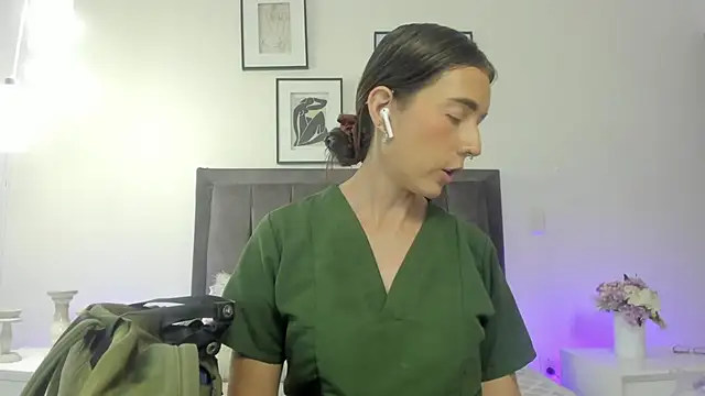 Snapshot of helen_mooree chatting on 07.17.26 helen mooree online show from 07.17.26