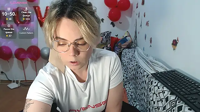 hotmilf4uxxx online show from 03.20.26