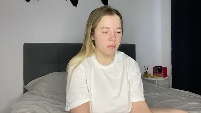 Embersweetbunny online show from 02.06.25