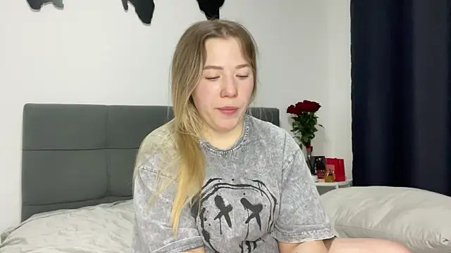 Embersweetbunny online show from 02.10.25