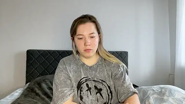 Embersweetbunny online show from 03.21.25