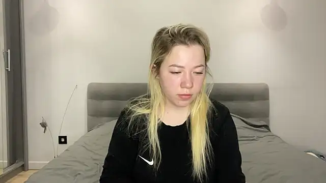 Embersweetbunny online show from 12.05.25