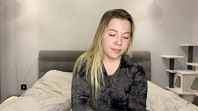 Embersweetbunny online show from 01.07.26