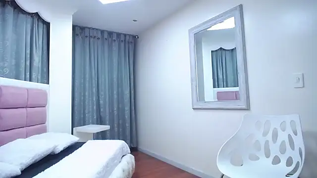 Snapshot of IssadoraJames chatting on 01.18.25 IssadoraJames online show from 01.18.25