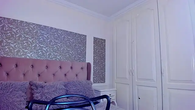 Snapshot of IssadoraJames chatting on 09.27.25 IssadoraJames online show from 09.27.25