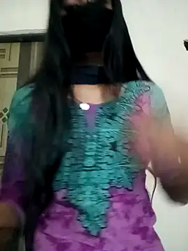 Snapshot of Raya-Moni chatting on 11.21.25 Raya-Moni online show from 11.21.25