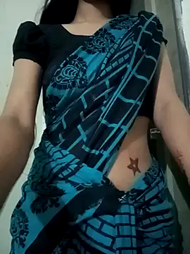 Snapshot of Raya-Moni chatting on 12.18.25 Raya-Moni online show from 12.18.25