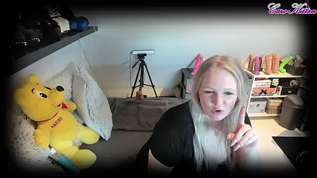 caro kitten online show from 03.21.25