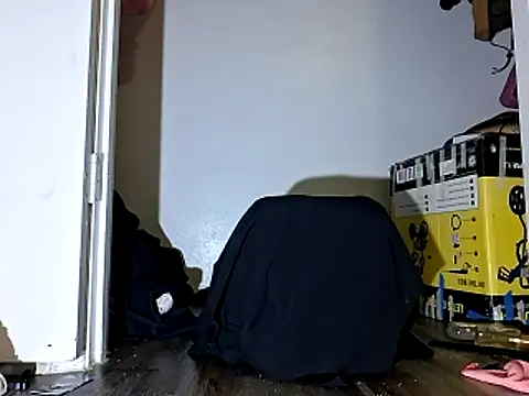 Snapshot of Amarok39 chatting on 10.18.25 Amarok39 online show from 10.18.25