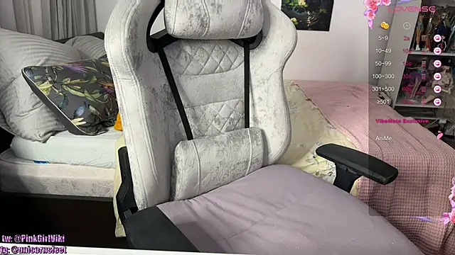 Snapshot of unicornsfeet chatting on 03.20.25 unicornsfeet online show from 03.20.25