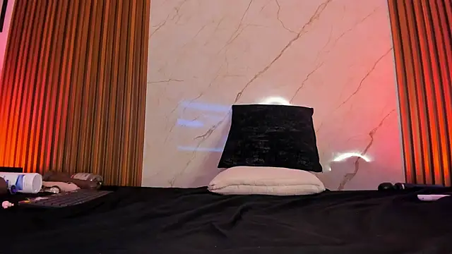 Snapshot of Emiilycollins chatting on 12.07.24 Emiilycollins online show from 12.07.24