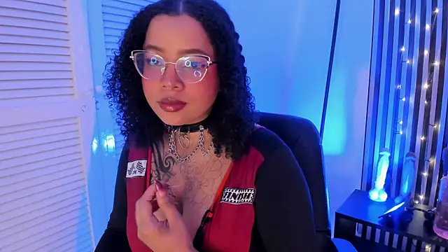 Snapshot of Emiilycollins chatting on 12.12.24 Emiilycollins online show from 12.12.24