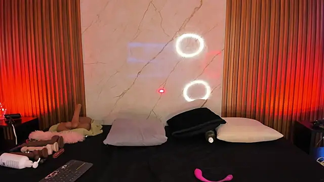 Snapshot of Emiilycollins chatting on 12.20.24 Emiilycollins online show from 12.20.24