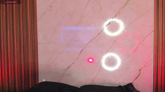 Snapshot of Emiilycollins chatting on 12.28.24 Emiilycollins online show from 12.28.24