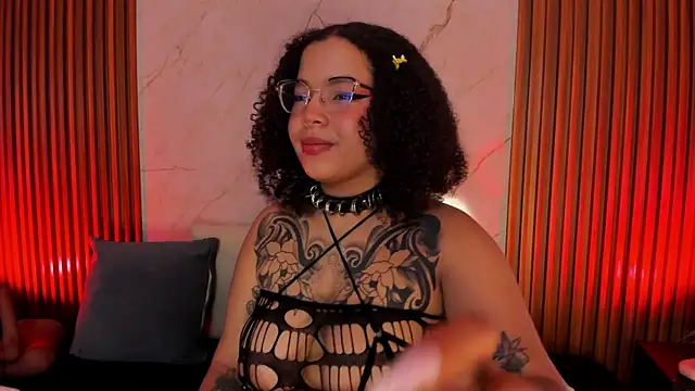 Snapshot of Emiilycollins chatting on 01.27.25 Emiilycollins online show from 01.27.25