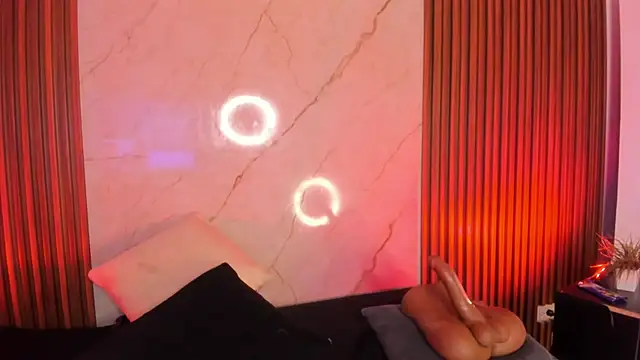 Snapshot of Emiilycollins chatting on 03.13.25 Emiilycollins online show from 03.13.25