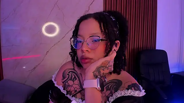 Snapshot of Emiilycollins chatting on 11.11.25 Emiilycollins online show from 11.11.25