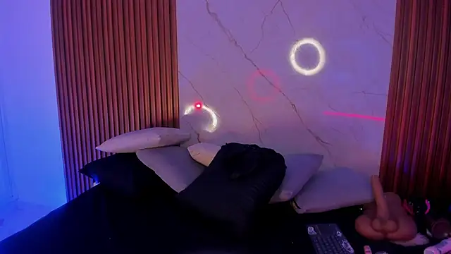 Snapshot of Emiilycollins chatting on 11.27.25 Emiilycollins online show from 11.27.25