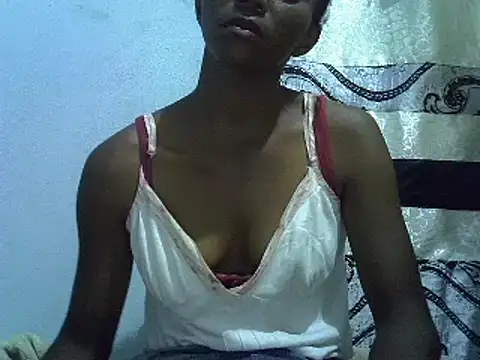 Snapshot of ElianeHot chatting on 02.01.25 ElianeHot online show from 02.01.25