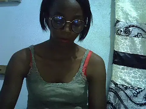 Snapshot of ElianeHot chatting on 02.17.25 ElianeHot online show from 02.17.25