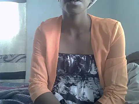 Snapshot of ElianeHot chatting on 10.06.25 ElianeHot online show from 10.06.25