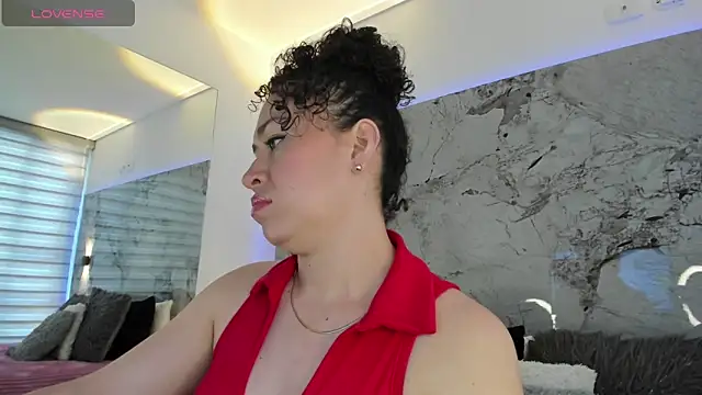 LIZ HOLMES online show from 09.18.25