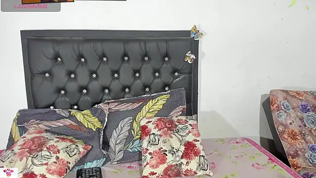 Darlyquenn11 online show from 12.28.24