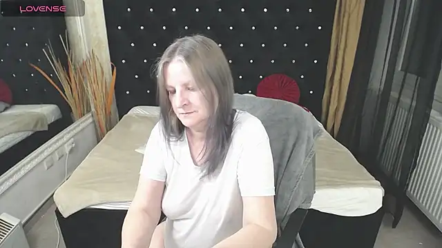 Snapshot of Lilly_hott chatting on 03.10.25 Lilly hott online show from 03.10.25