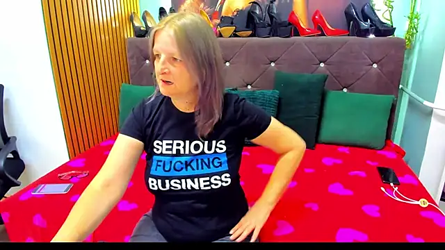 Snapshot of Lilly_hott chatting on 10.01.25 Lilly hott online show from 10.01.25