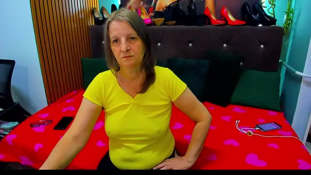 Snapshot of Lilly_hott chatting on 10.05.25 Lilly hott online show from 10.05.25