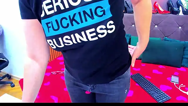 Snapshot of Lilly_hott chatting on 10.08.25 Lilly hott online show from 10.08.25