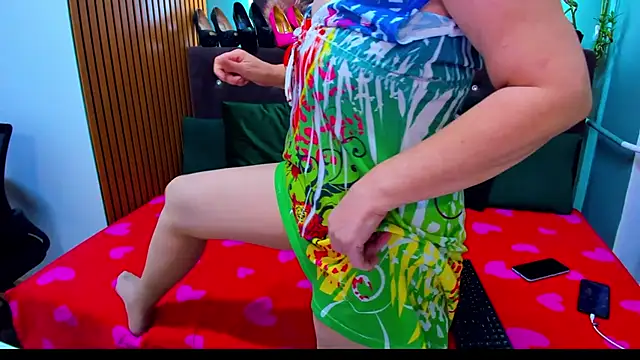 Snapshot of Lilly_hott chatting on 10.15.25 Lilly hott online show from 10.15.25