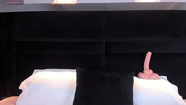 Snapshot of MiaStor chatting on 12.31.24 MiaStor online show from 12.31.24