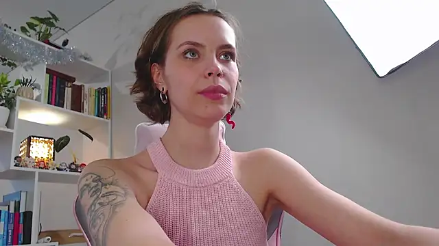 Snapshot of milly_ross chatting on 01.05.25 milly ross online show from 01.05.25