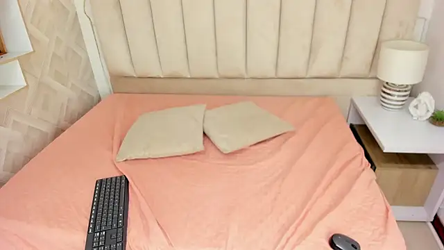 Anniie Queen online show from 12.23.25