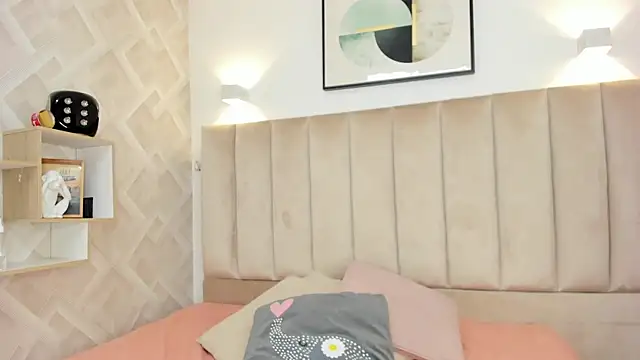 Anniie Queen online show from 04.07.26