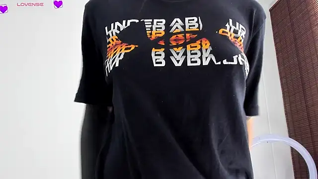 VeronicaTonu online show from 10.17.25