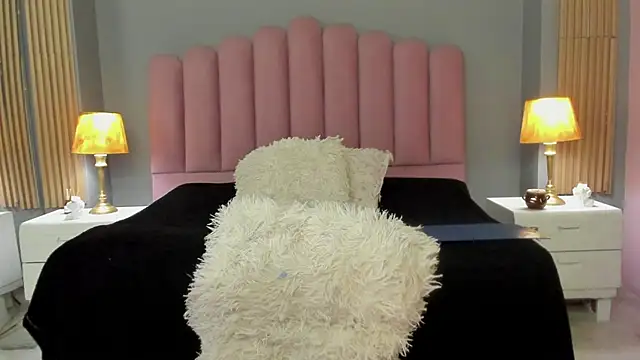 Snapshot of RamonaSimons chatting on 03.10.25 RamonaSimons online show from 03.10.25