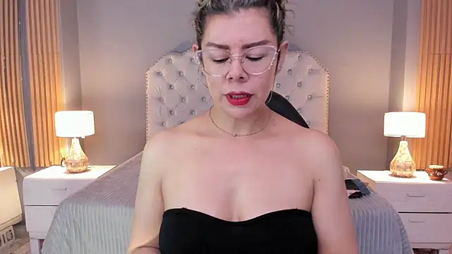 Snapshot of RamonaSimons chatting on 09.23.25 RamonaSimons online show from 09.23.25