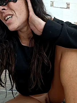 EmySkinny85 online show from 11.24.25