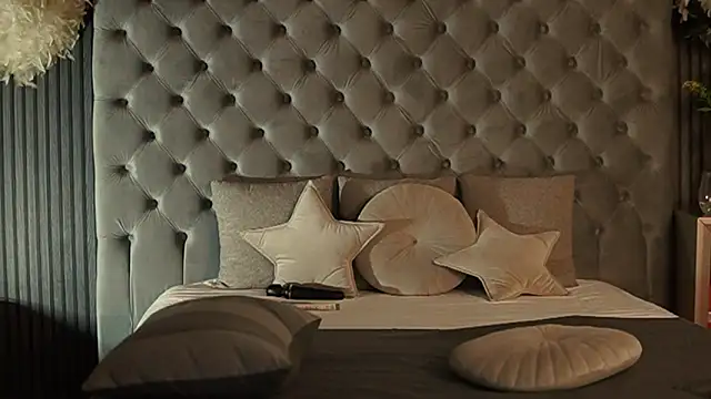 Snapshot of AmelyNoir chatting on 02.27.25 AmelyNoir online show from 02.27.25